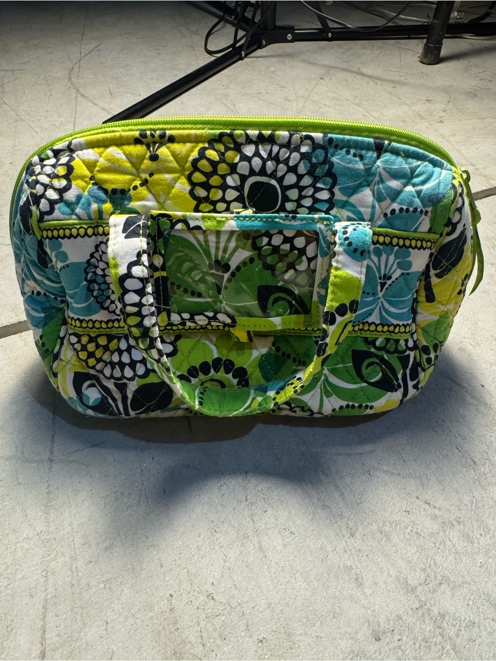 Vera Bradley Quilted Floral Pattern lunch Bag in Lime Green & Teal pattern